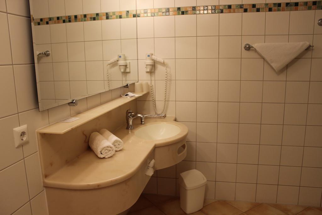 Genussgasthof & Hotel Beim Krutzler Heiligenbrunn Room photo