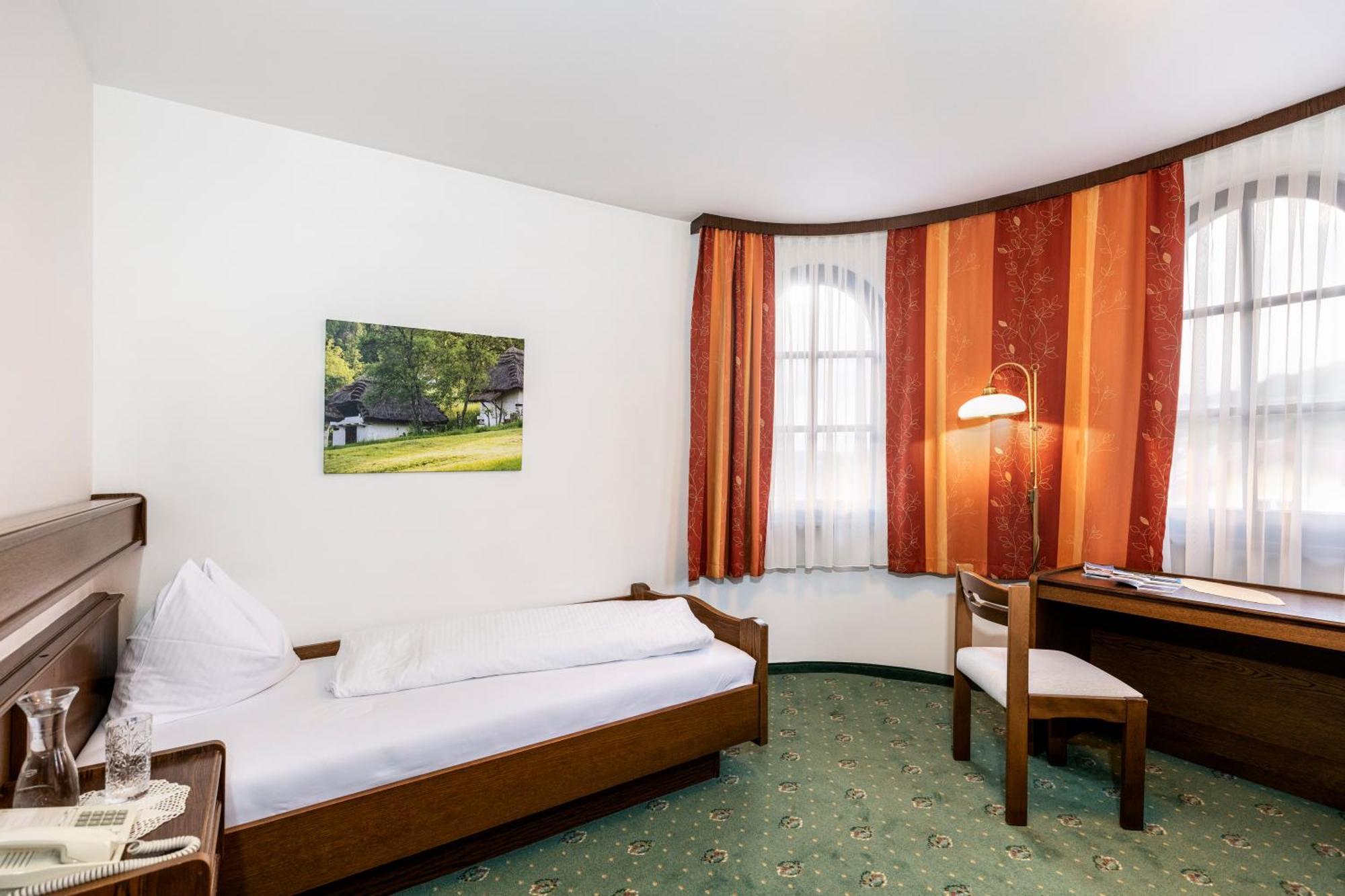 Genussgasthof & Hotel Beim Krutzler Heiligenbrunn Exterior photo